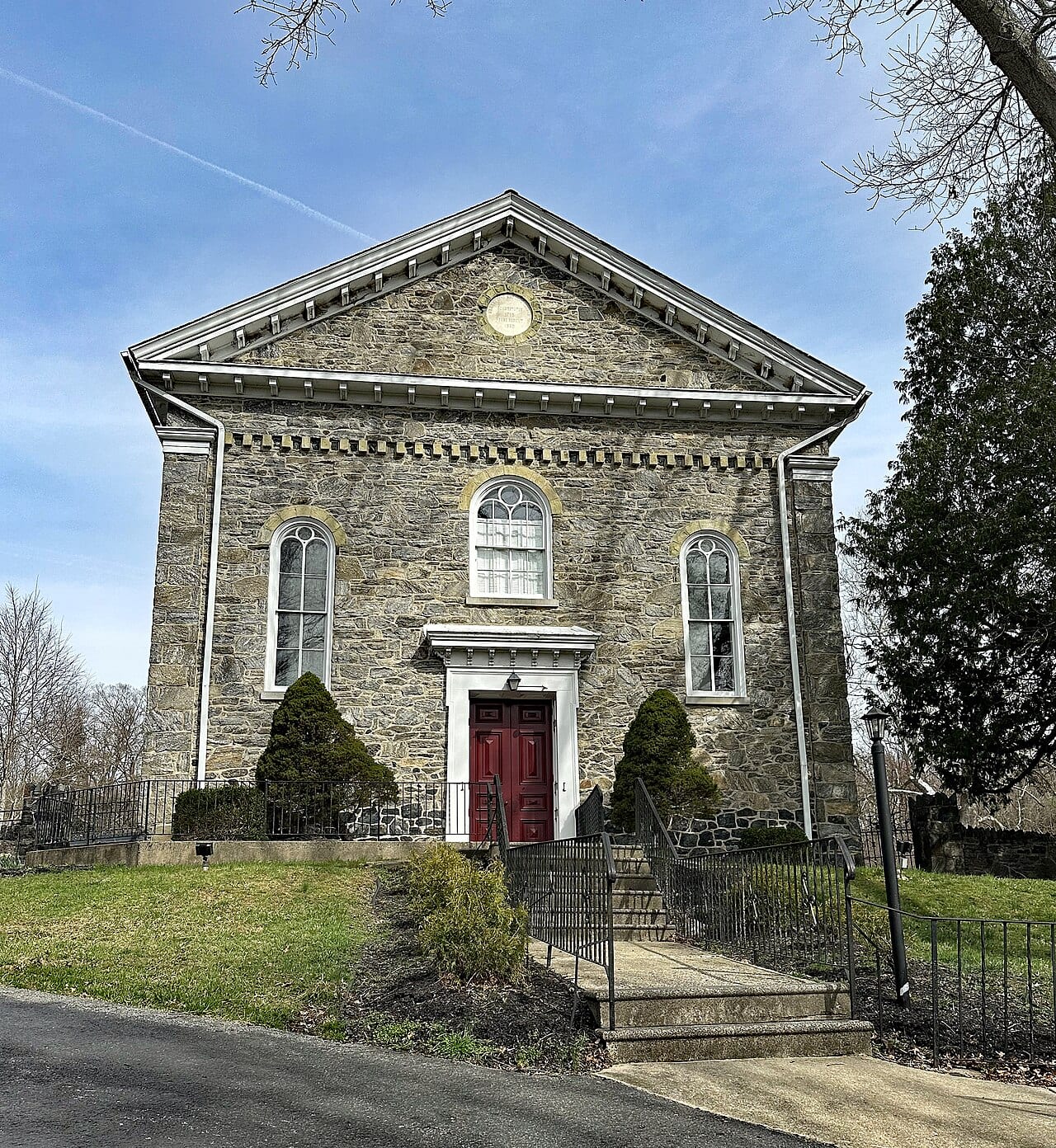 The Brandywine Baptist Church is within the Brandywine Battlefield Park in Chadds Ford Pennsylvania. The church dates to 1692. The photograph was taken in March 2024.