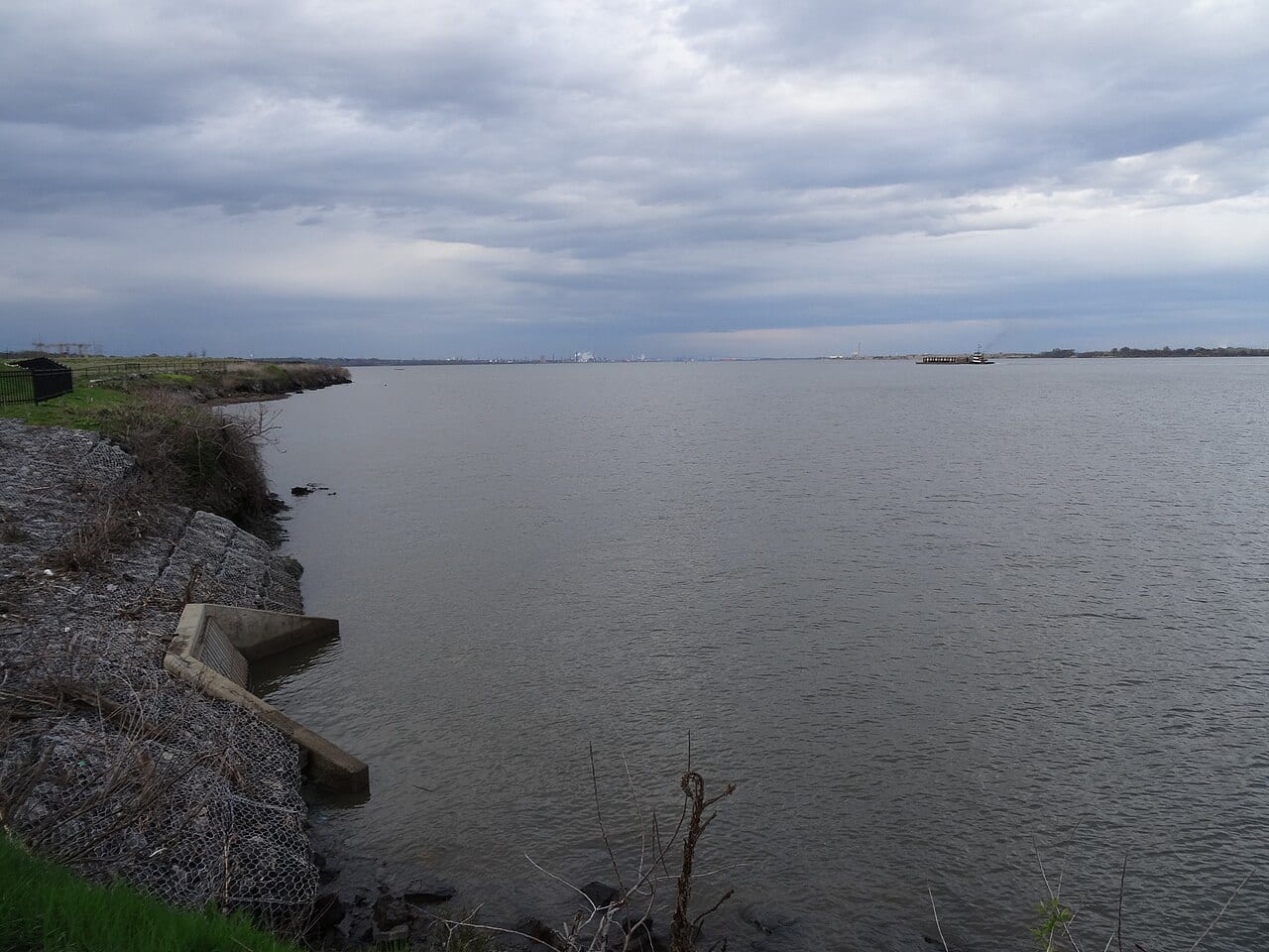 A view of the Delaware River from Fox Point State Park.