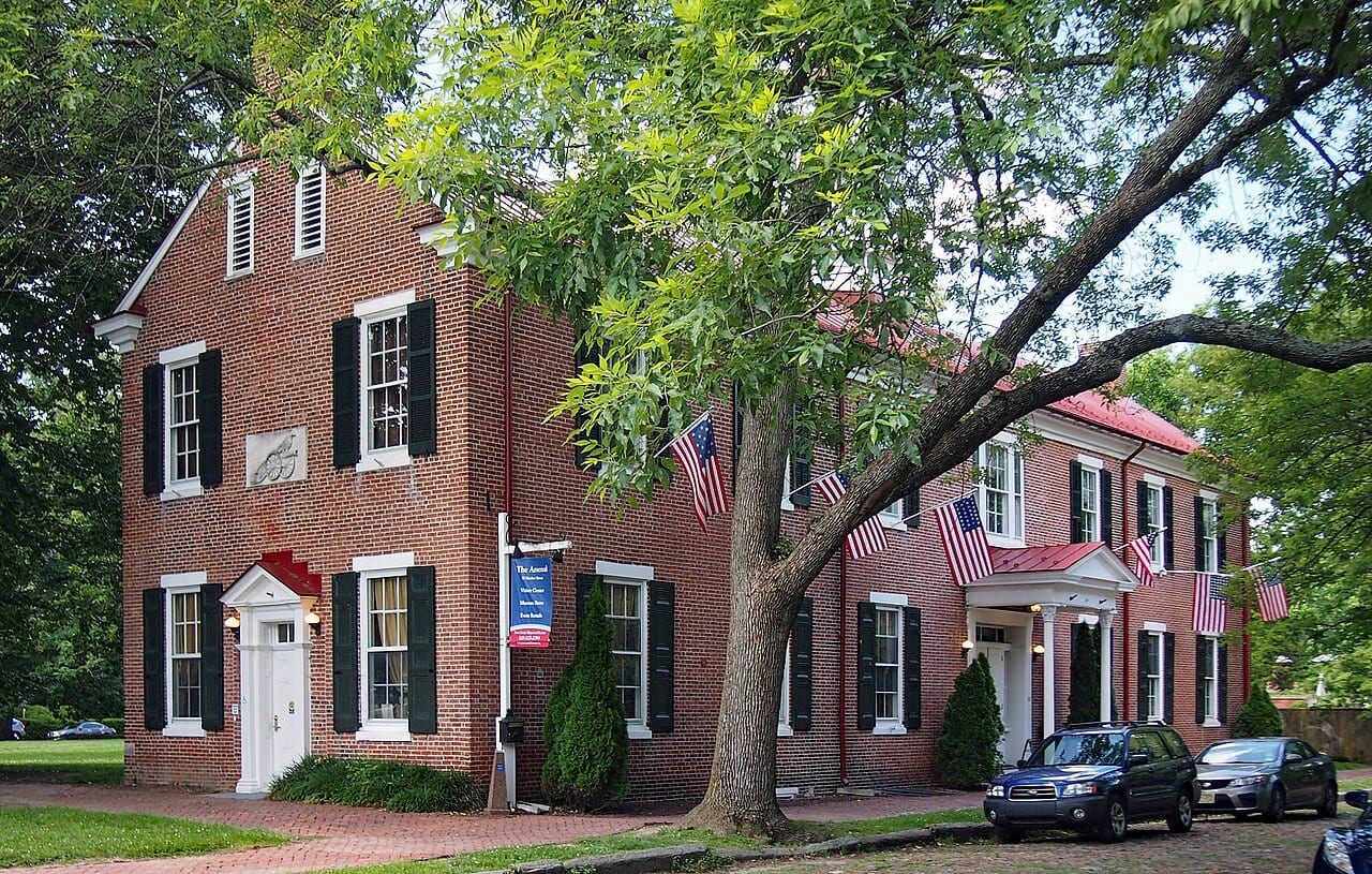 The Arsenal on the Green (now the New Castle Visitor Center), 30 Market St, New Castle, Delaware, USA. Viewed from the south. A contributing property to the New Castle Historic Dis